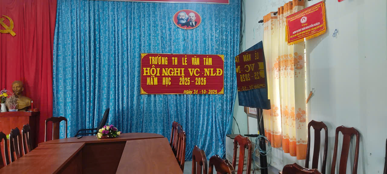 Trường Tiểu học Lê Văn Tám Tổ chức Hội nghị Công nhân viên chức năm học 2025-2026